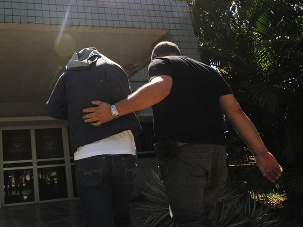 Dos presos em opera&ccedil;&otilde;es comandadas pela Pol&iacute;cia Civil, 32% estavam envolvidos em homic&iacute;dios (Foto: Aldo Carneiro/Pernambuco Press)