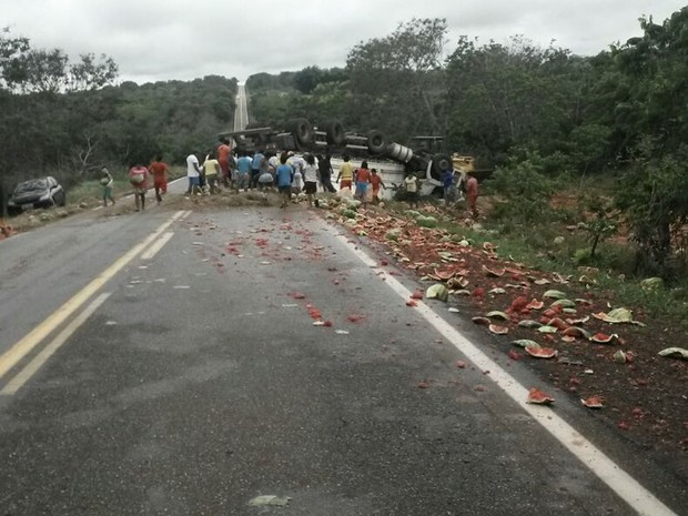 Motorista de 67 anos, que viajava sozinho, morreu no local do acidente (Foto: Divulgao/PRF-MT)