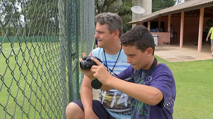 Esperançosos, torcedores tietam o Palmeiras durante treinos em Itu