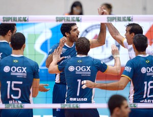 comemoração do Rio de Janeiro contra o Juiz de Fora no vôlei (Foto: Alexandre Loureiro / Inovafoto)