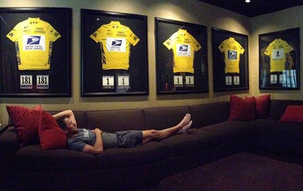 Lance Armstrong camisas Volta da França (Foto: Reprodução / Twitter)