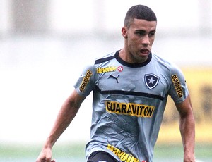 Gabriel treino Botafogo (Foto: Guito Moreto / Agência O Globo)