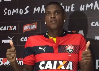 Bruno Ramires; Vitória (Foto: GloboEsporte.com)