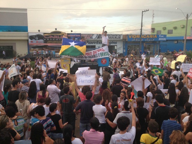 Manifestação seguiu pacífica em Ariquemes (Foto: Eliete Marques/G1)