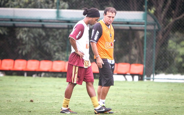 Ronaldinho Gaúcho e Cuca no treino do Atlético-MG (Foto: Bruno Cantini / Site Oficial do Atlético-MG)