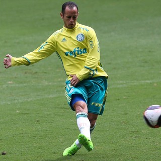 Empolgado, Palmeiras encara o Ituano e pode ter estreia de reforço gringo