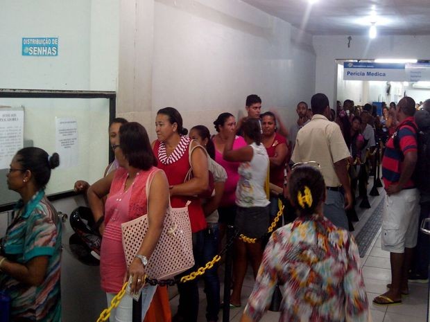 Manhã foi tumultuada em Agências da Previdência Social em Sergipe (Foto: Tássio Andrade/G1)