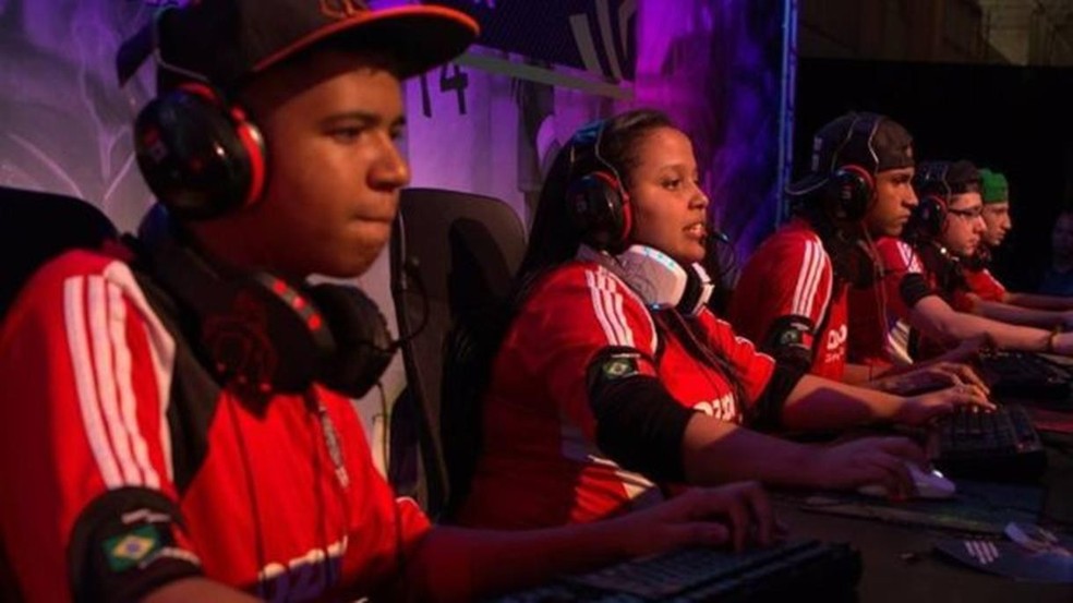 'No mundo dos games, não existe sexo forte ou frágil. Jogamos de igual para igual' , afirmou Carol 