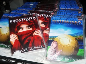 Ex-Ronaldinha Viviane Brunieri lança DVDs contando sua vida (Foto: Orion Pires/Prefeitura de Peruíbe)