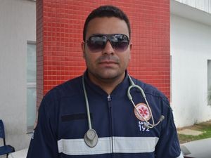Johnson Lucas, médico do SAMU que acompanhou o atendimento às vítimas do desabamento em Aracaju (Foto: Daniel Soares / G1)