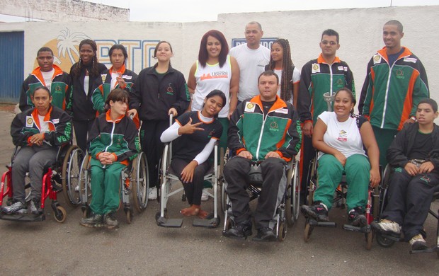 Para-atletas de Uberaba comemoram conquistas de 2011 (Foto: Divulgação / Adefu)