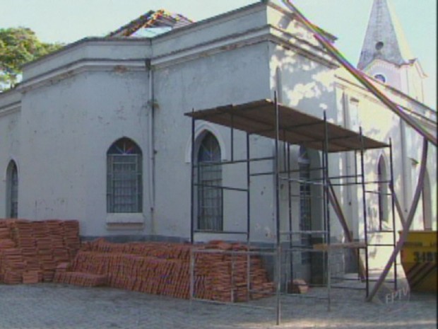 Igreja em São Pedro, SP (Foto: Reprodução EPTV)