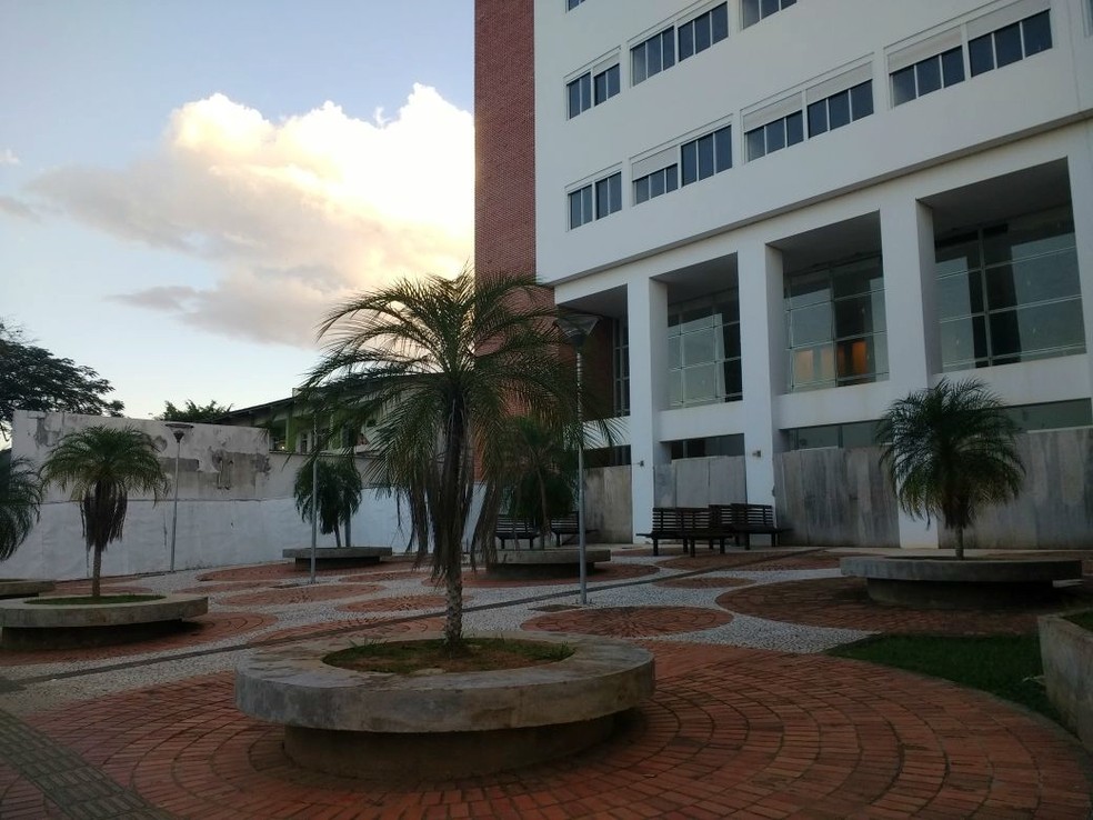 Huerb, em Rio Branco, está com obra paralisada há quase cinco anos  (Foto: Quésia Melo/G1)