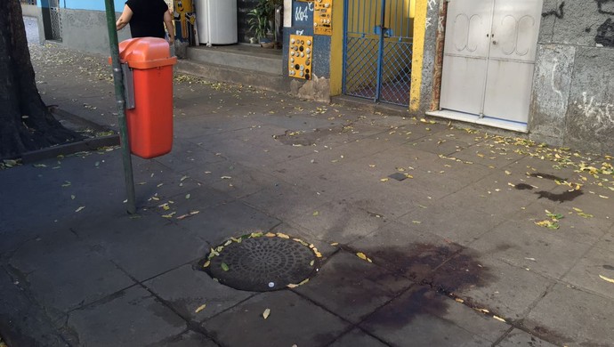 sangue torcedor fluminense agredido (Foto: Caio Costa / GloboEsporte.com)