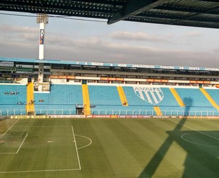 Avaí defende tabu na Ressacada e desafia liderança do Corinthians