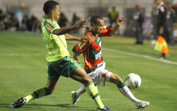 João Vitor e Ananias, Portuguesa e Palmeiras (Foto: Roberto Vazquez / Futura Press)