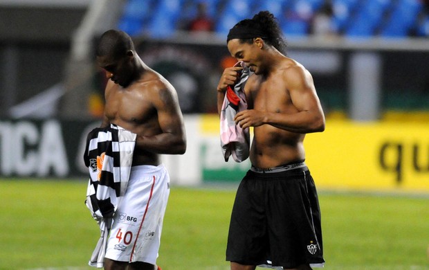 Amaral e Ronaldinho Gaúcho Flamengo x Atlético-MG (Foto: André Durão / Globoesporte.com)