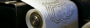 Papel higiênico é decorado com ouro (Michael Dalder/Reuters)