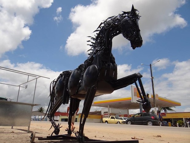 Cavalo feito de metal por Valmir Reginaldo (Foto: Valmir Reginaldo/ Arquivo Pessoal)