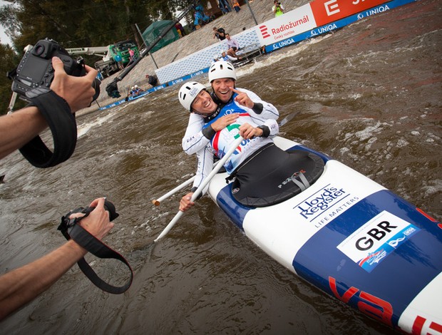 Dupla britânica levou o outro do Mundial de Canoagem Slalom em Praga, na República Tcheca (Foto: Divulgação)