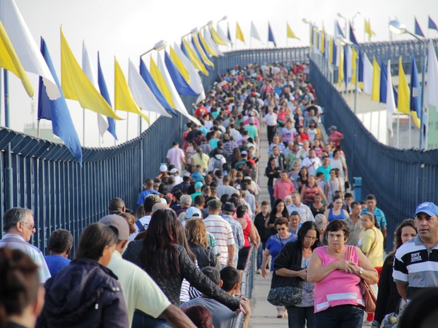 A passarela tem 392 metros de extensão e chega a uma altura de 35 metros em seu pico. (Foto: Carlos Santos/ G1)