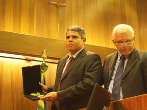 Gesualdo Cavalcante representou o pai Gesualdo Gomes Barros durante solenidade (Foto: Catarina Costa/G1)