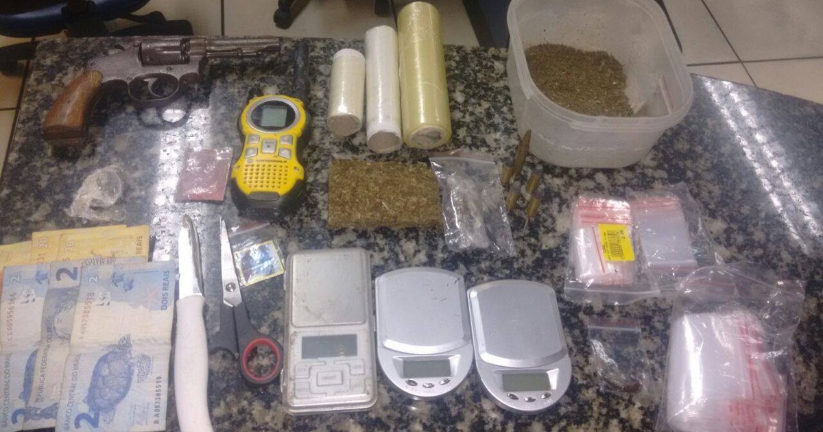Três homens são detidos com drogas e arma em Cabo Frio, no RJ - Globo.com