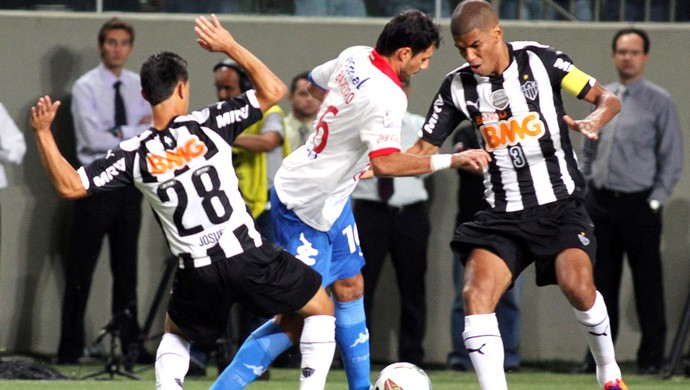 Leonardo Silva jogo Atlético-MG contra Nacional-PAR (Foto: EFE)