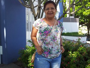 A servidora pública Deusa Martins, 57 anos, fez o Enem pela primeira vez e saiu confiante: "mandei bem", comemora (Foto: Juirana Nobres/ G1 ES)