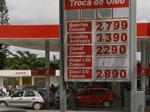 Gasolina é vendida por R$ 2,79 (Foto: Reprodução/ TV Asa Branca)
