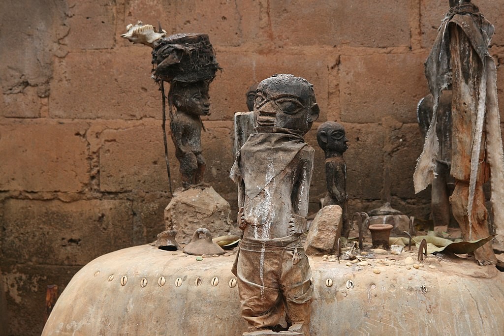 Altar Vodum em Benin (Foto: Dominik Schwarz/Wikimedia Commons)