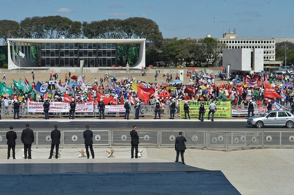 Servidores públicos em manifestação em Brasília (Foto: José Cruz/Agência Brasil/Fotos Públicas)