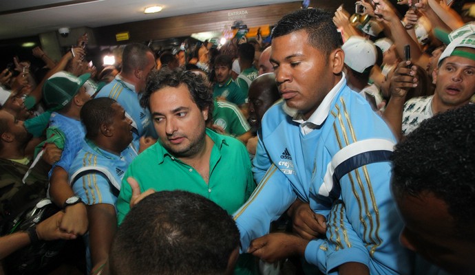 Mattos apresenta Academia a Borja e entrega 