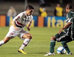 Na Memória: Cicinho dá passe, faz gol, São Paulo vence e entra no G-4