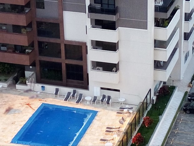 Corpos caíram do 18º andar do Edifício Lagoa Azul, que fica no Condomínio Pedra de Itaúna, na Barra da Tijuca (Foto: Reprodução / Google Earth)