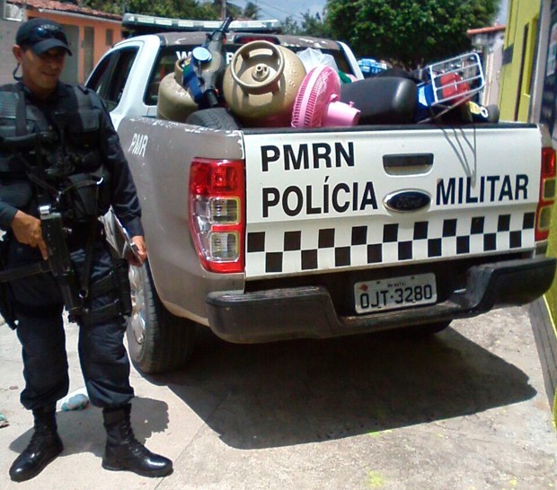 Objetos roubados dos turistas foram recuperados pela PM (Foto: Divulgação/Polícia Militar do RN)