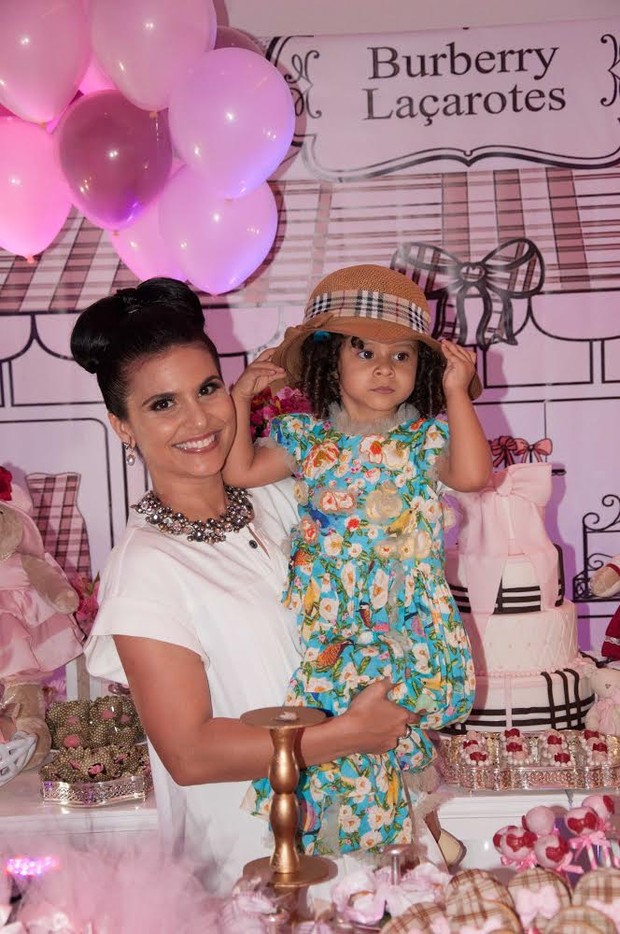 Ego Aline Barros Comemora Aniversario De Tres Anos Da Filha Maria Catherine Noticias De Famosos Aline barros tem sido, durante anos, uma importante referencia na musica gospel. ego globo