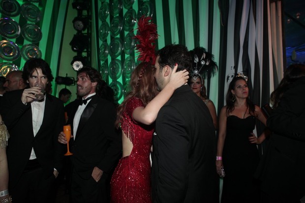 Marina Ruy Barbosa com o namorado no Baile do Copa (Foto: Isac Luz/EGO)