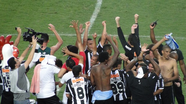 jogadores comemoram atlético-mg x cruzeiro (Foto: Fernando Martins/Globoesporte.com)