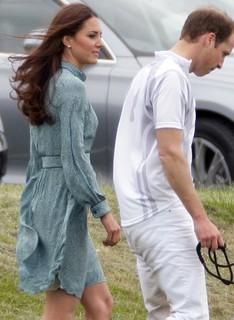 Kate entrega troféu de polo aos príncipes William e Harry (Getty Images)