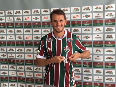 Lucas é apresentado no Fluminense (Foto: Cario Filho)
