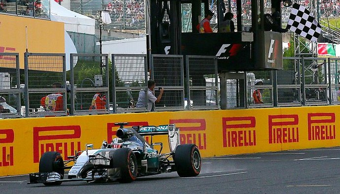 Lewis Hamilton, da Mercedes, vence GP do Japão de Fórmula 1 2015 (Foto: Reuters)