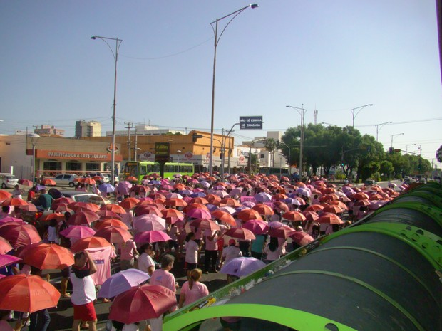 Avenida Frei Serafim foi tomada pela cor (Foto: Gilcilene Araújo/G1)