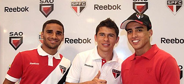 Jadson, Douglas e Osvaldo na SAO Store (Foto: Rubens Chiri / saopaulofc.net)