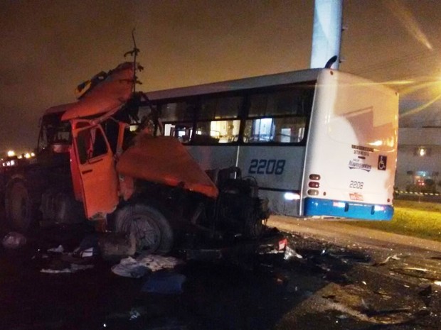 Acidente em Navegantes deixou dois mortos (Foto: Bombeiros Voluntários/Divulgação)