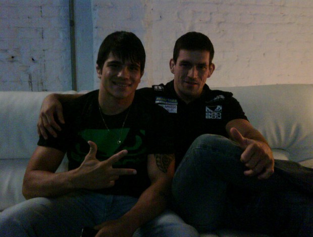 Erick Silva e Demian Maia posam juntos em São Paulo (Foto: Reprodução/Twitter)