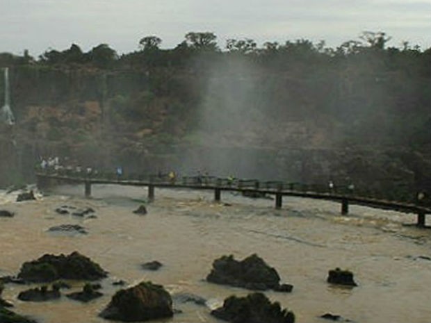 Nesta segunda-feira, o volume de água está está 50% abaixo do normal (Foto: Divulgação/Cataratas do Iguaçu S.A /Parque Nacional do Iguaçu)