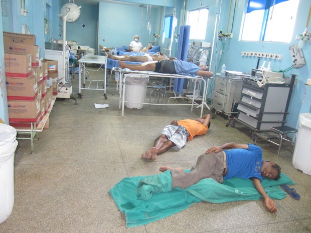 Pacientes no chão do Pronto-Socorro João Paulo II em Porto Velho (Foto: Conselho de Enfermagem de Rondônia / Divulgação)