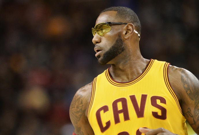 7 jogadores da NBA que usaram óculos nas quadras