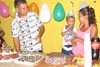Filho de casal que vivia nas ruas e mobilizou web ganha festa de 3 anos (Silvio Muniz/G1)